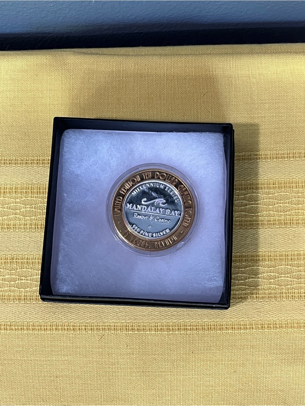 Vintage Mandalay Bay $10 Silver Strike 1999 Parrots Gift Set - Las Vegas